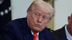 Sullivan High School band dedicates performance to teacher who passed