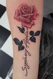 Ziehen Sie Ihre Tinte Sucht Mit 50 Der Schonsten Rose Tattoo Designs Fur Manner Und Frauen Tattoos For Daughters Rose Tattoo With Name Rose Tattoos For Women