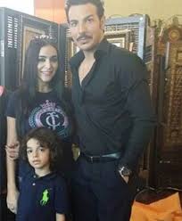 Mar 23, 2017 · أكد الفنان السوريّ باسل خياط، أنه مثل أيّ إنسان شرقي يغار على من يحبّه ، ولكنّ غيرته في السابق ليست كما هي الآن ، مشدداً على أنّ الغيرة كانت سبب انفصاله عن الفنانة هند صبري، بعد ارتباط دام عامين ونصف العام، وأنهما لا زالا أصدقاءً حتى الآن، ويضحكان على ما جرى خلال فترة. Ø¨Ù…Ù†Ø§Ø³Ø¨Ø© Ø¹ÙŠØ¯ Ù…ÙŠÙ„Ø§Ø¯Ù‡ ØªØ¹Ø±ÙÙˆØ§ Ø¹Ù„Ù‰ Ø²ÙˆØ¬Ù‡ Ø¨Ø§Ø³Ù„ Ø®ÙŠØ§Ø· ÙˆØ§Ø¨Ù†Ù‡ Ø¹Ù† Ù‚Ø±Ø¨ Ù…Ø¬Ù„Ø© Ù‡ÙŠ