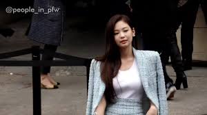 See more ideas about blackpink, black pink, blackpink photos. Jennie ì œë‹ˆ ê¹€ Blackpink Chanel Ss19 Fashion Show 02 10 2018 Youtube