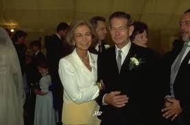 Nu au apărut explicaţii oficiale pentru momentul tensionat dintre cele două regine, dar casa regală a spaniei spune că totul a fost o exagerare a presei. Monarhii Europene Familia RegalÄƒ A Romaniei Si Familia RegalÄƒ A Spaniei InterferenÅ£e Istorice OrganizaÅ£ia De Tineret A AlianÅ£ei NaÅ£ionale Pentru Restaurarea Monarhiei