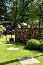 Holzlager Im Garten Als Raumteiler Garten