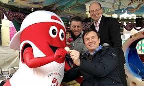 Overview of all signed and sold players of club f. Dusseldorf Grafenberg Mit Dem Kirmestaler Auf Der Osterkirmes Den Verein Renniere Unterstutzen Titelthemen Report D De Dusseldorf Internetzeitung