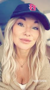 Let's take a break from politics… It's Selfie Sunday 📷✨ Let's see those  faces 🫶🏼