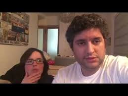 Assim, e sempre atenta à atualidade televisiva, joana marques, humorista e uma das locutoras do programa três da manhã, da rádio renascença, decidiu fazer uma análise detalhada à estreia do formato, naquela que será a primeira parte da análise. Joana Marques E Daniel Leitao Esta Tudo Na Mesma Youtube
