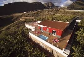 Con una capacidad para 2/3 personas, dispone de un gran dormitorio, baño, una amplia sala comedor con una cama y pequeña cocina abierta. 198 Casas Rurales En Tenerife Casasrurales Net