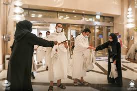 تعمل وزارة الحج و العمرة في أداء مهامها بالتنس يق مع الجهات الحكومية والأهلية لتيسير إجراءات أداء المناسك ، و ضبط و تقنين الخدمة من خلال تطوير الأنظمة و توظيف التقنية و رفع كفاءة العاملين في خدمة ضيوف الرحمن. Dkmdkeyaqm4qfm