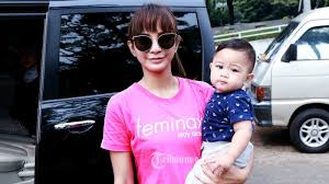 Kirana larasati mengunggah potret di instagram, saat menikmati suasana pantai. Kirana Larasati Happy Happy Aja Jalani Puasa Tanpa Suami Tribunnews Com Mobile