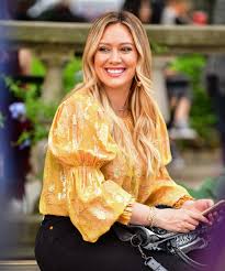 See pictures of hilary duff with different hairstyles, including long hairstyles, medium hairstyles, short hairstyles, updos, and more. Hilary Duff Just Brought Back Her Lizzie Mcguire Bangs