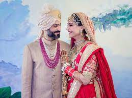 For the mehndi lagaai' function, sonam picked a lilac, peach and white ensemble designed by anuradha vakil. Sonam Kapoor Weds Anand Ahuja In A Traditional Anand Karaj Ceremony