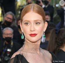 Marina ruy barbosa's height is around 5 feet 5 inches tall and her body weight is 54 kilograms. Pivqia Yfbo9rm