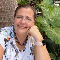 Kristin Jasinski's Instagram, Twitter & Facebook