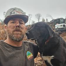 Crew Boss Graham L. with the newest Supervisor keeping watch. 🐾