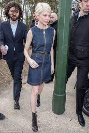 Michelle Williams Reveals An Even Slimmer Figure Michelle Williams Style Michelle Williams Hair Michelle Williams