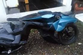 Nah terhadap kesempatan kali ini kita bakal menambahkan mengenai modifikasi motor yang barangkali belum pernah kalian lihat sebelumnya. Keren Nih Badpod Made In Indonesia Modifikasi Yamaha Mio Lawas Jadi Motor Batman Motorplus