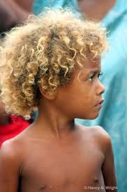 Melanesian children from Papua New Guinea 🇵🇬 and the Solomon Islands 🇸🇧  The people are some of the non-Caucasian people that have natural blonde  hair. These are not White kids. 👀