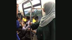 Check spelling or type a new query. Viral Foto Wanita Hamil Tak Diberi Tempat Duduk Di Kereta Ternyata Ini Faktanya Pelaku Minta Maaf Tribun Batam