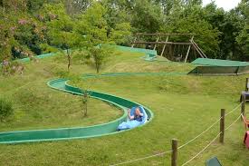 Tous les parcs et manèges vous attendent pour de bons moments entre amis ou en famille et vous réservent bien des surprises. Parc De Loisirs Minigolf Pres De Vouvray Tours Indre Et Loire 37 Lulu Parc