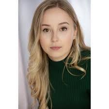 Tara Lucas's Instagram, Twitter & Facebook