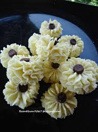 Biskutsamperit #biskutraya #kuesemperit biskut samperit or kuih semperit that melt in the mouth. Resepi Semperit Simple Resepi Mama Muda