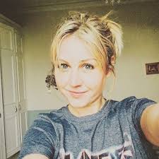 Michelle Lye (@Chellebelll)