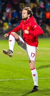 Born 9 march 1990) is a dutch professional footballer who plays as a defensive midfielder. Daley Blind S New Haircut Updated June 2021
