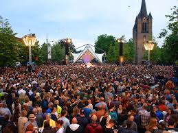 Zon of geen zon, tijdens de sterren muziekfeesten stijgt de gemiddelde temperatuur flink. Avrotros Sterren Muziekfeest Op Het Plein Leeuwendael Evenementen