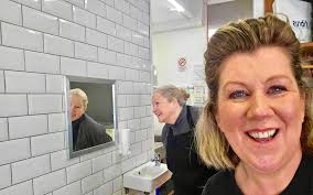 🥗 Add a wee bit of colour to your day 👀🥗 We prepare our salad bar items  fresh every morning 🙌🏼 Slicing, dicing, mixing, shredding and tasting 😉  👉🏽 Cathrina & Barbara