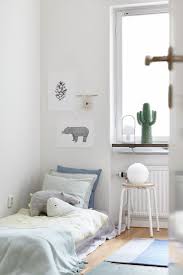 White Simple Beautiful Kid S Rooms Petit Small Minimalist Kids Room Kids Room Inspiration Kid Room Decor