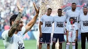 Вы узнаете статистику игроков клуба, кто больше забил и кто получил сколько. Fans Bereiten Lionel Messi Frenetischen Empfang Psg Stellt Neuzugange Mit Stadion Show Vor Sportbuzzer De