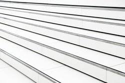 Kurz nach der grundsteinlegung wird mit dem betonieren der bodenplatte begonnen, deren abschnitte für ein korrektes tragverhalten kontinuierlich erstellt werden müssen. Treppe Betonieren Anleitung