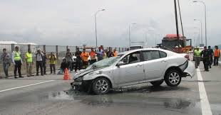 Penghantar makanan maut dirempuh kereta terbabas. Pahit Manis 1st Love Kereta Jatuh Jambatan Pulau Pinang Ditemui Slps 7jam