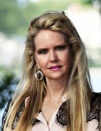 Rebecca Eagan's Instagram, Twitter & Facebook