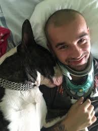 Ještě si skočím do bazénu, řekl David. Běžné rozhodnutí mu zničilo život