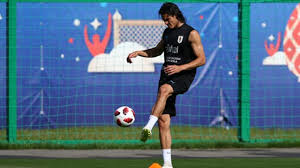 Oscar tabarez, full name oscar washington tabarez sclavo also known as el maestro (the teacher) is the manager of uruguay national team and is a former defender also. Cavani Trains But Tabarez Refuses To Reveal Quarter Final Line Up Loop Trinidad Tobago