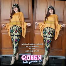 Sementara kain sateen berasal dari bahan serat pendek staple yarns atau jenis serat pendek seperti kain katun. Kumpulan Model Gamis Batik Kombinasi Satin Yang Wajib Anda Tahu