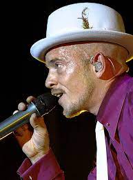 Die 2te mit und ohne hut: Mit Glitzereffekt Rock Pop Badische Zeitung