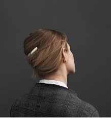 It is then secured with barrettes, combs, hair sticks and/or hairpins. Die Hochsteckfrisur French Twist Ganz Einfach Selber Machen