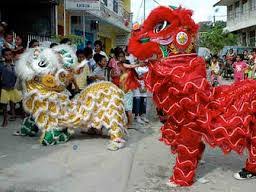Perayaan imlek merupakan penyambutan tahun baru yangdilaksanakan mulai akhir bulan 12 atau 1 cia gwee. Tahun Baru Imlek Hari Raya Agama Atau Budaya Tionghoa Info