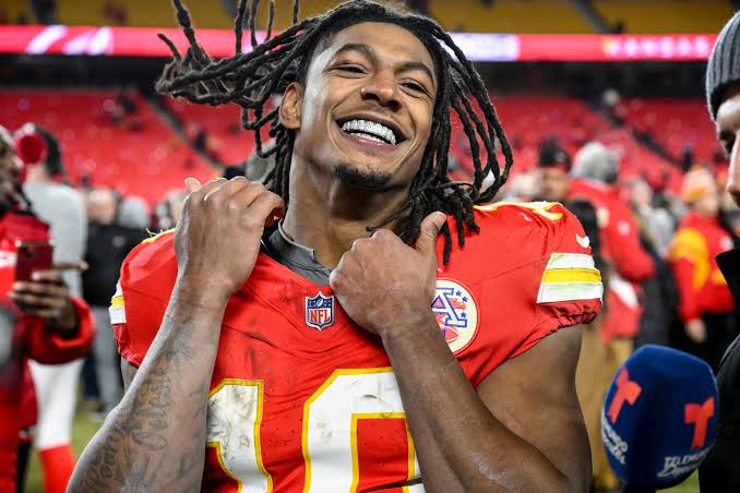 Isiah Pacheco Graduates From Rutgers, Wears Chiefs' Super Bowl Rings to  Ceremony