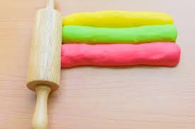 Untuk menghasilkan warna biru pada bunga telang, tinggal rebus beberapa kelopak bunga telang kemudian disaring. Daftar Pewarna Makanan Sehat Alami Dari Bahan Makanan Hello Sehat