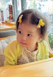 Pam và Lisa: hai cô bé lá ngọc cành vàng được ông bô cưng chiều hết mực