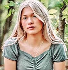 Heather Tooley's Instagram, Twitter & Facebook