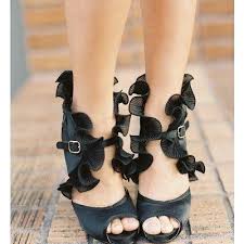 i have and love these 変な靴 女性 靴 靴 おしゃれ