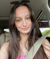 Hiii my name is Kira and I'm from Baltimore, MD. I'm majoring in elementary  education and plan