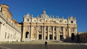 Nama santo petrus diambil dari nama murid yesus, yang diperkirakan disiksa tentara romawi di mortorio. Vatikan Basilika Santo Petrus Peter Persegi Fasad Roma Pikist