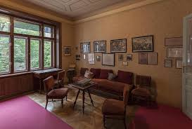 Despite repeated criticisms, attempted refutations, and qualifications of freud's work, its spell remained powerful well after his. Award Anwarter Freud Museum Ubm Magazin