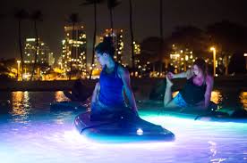 We offer sup yoga classes daily on the beautiful hawaiian waters of ala moana, honolulu. Yoga Kai Hawai I