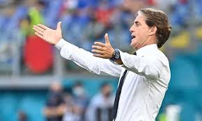 تولى روبرتو مانشيني صاحب الـ56 عامًا القيادة الفنية للأتزوري في 2018، وقاد المنتخب الإيطالي في 36 مباراة، حقق 27 فوزا، وتعادل في 7 مباريات وخسر مباراتين. Fcgvuucccuyhom