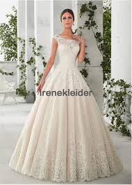 Wir zeigen euch zuerst dieses wunderschöne brautkleid. Jjshouse Hochzeitskleid Maori Hochzeitskleid Nz Stilvolle Hochzeitsoutfits Fur Altere Frauen